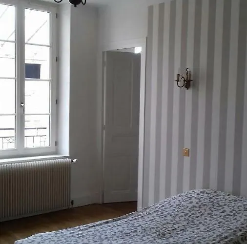 Au Coeur De Volnay Beaune (Cote d'Or)